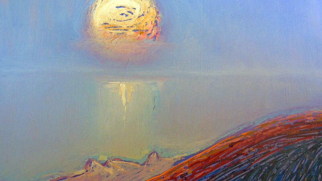 Eine farbenfrohe Landschaft mit einem großen Sonnenuntergang über dem Wasser. Der Himmel zeigt weiche, pastellfarbene Töne und der Horizont ist sanft angedeutet. | © V. Hayda