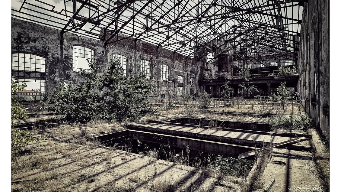 Das Skelett einer Zuckerfabrik in Italien - Lost Places Fotografie von Dr.Walter Hausleitner. | © Dr.Walter Hausleitner