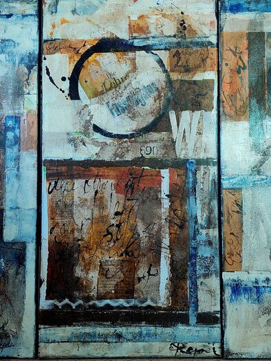 Abstract triptych "The Path" featuring shades of blue, beige, and brown, as well as graphic shapes, in the exhibition Heimat(en) in Eggersdorf. | © Regina Peier