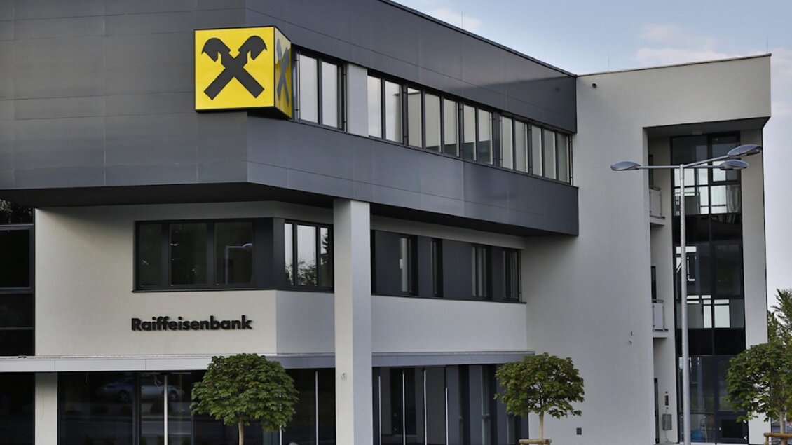 Modernes Bankgebäude der Raiffeisenbank Nestelbach-Eggersdorf in Nestelbach b. Graz.  | © Raiffeisenbank Nestelbach-Eggersdorf