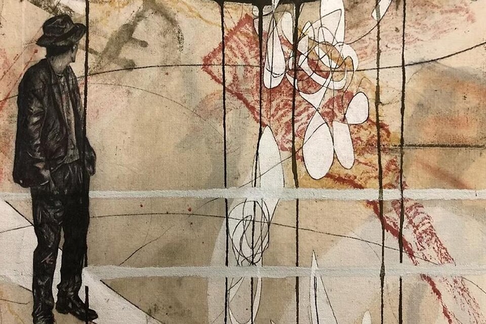 Eine künstlerische Collage zeigt eine Figur in einem Anzug, die vor abstrakten Formen und Linien steht. Der Hintergrund ist in sanften Farbtönen gehalten und wirkt dynamisch. | © Bild: Bruno Wildbach