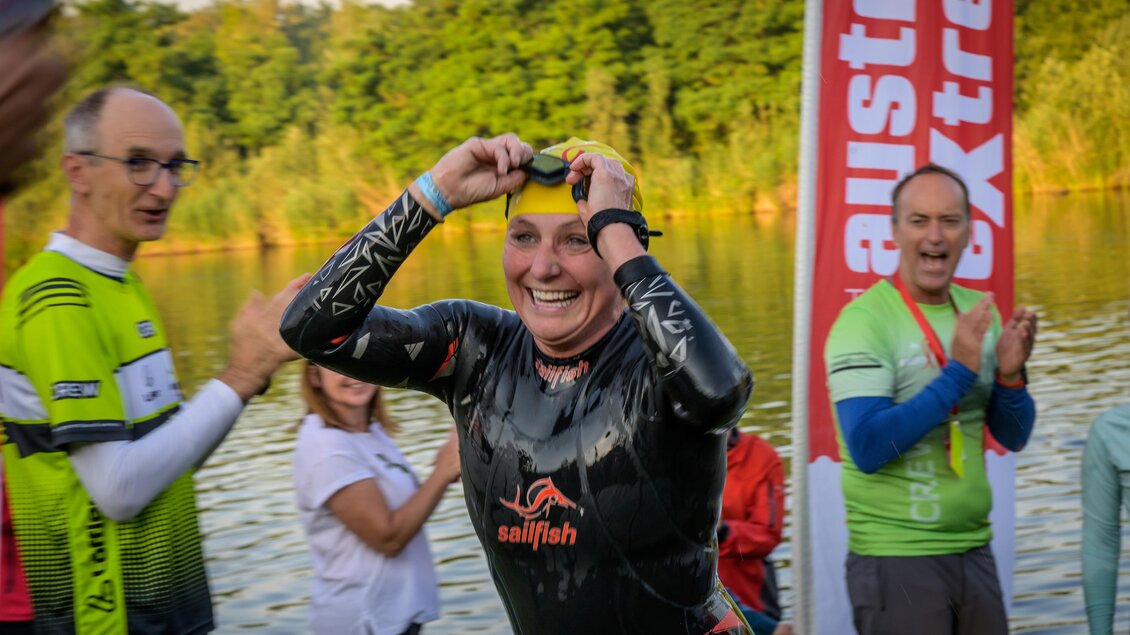 <p>Triathletin nach dem Schwimmen zum Radfahren im eXtreme Triathlon in Gössendorf.</p> | © Region Graz-Gerald Hirl