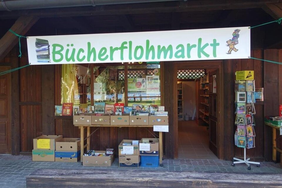Bücherflohmarkt am Stubenbergsee. | © Bücherei Stubenberg