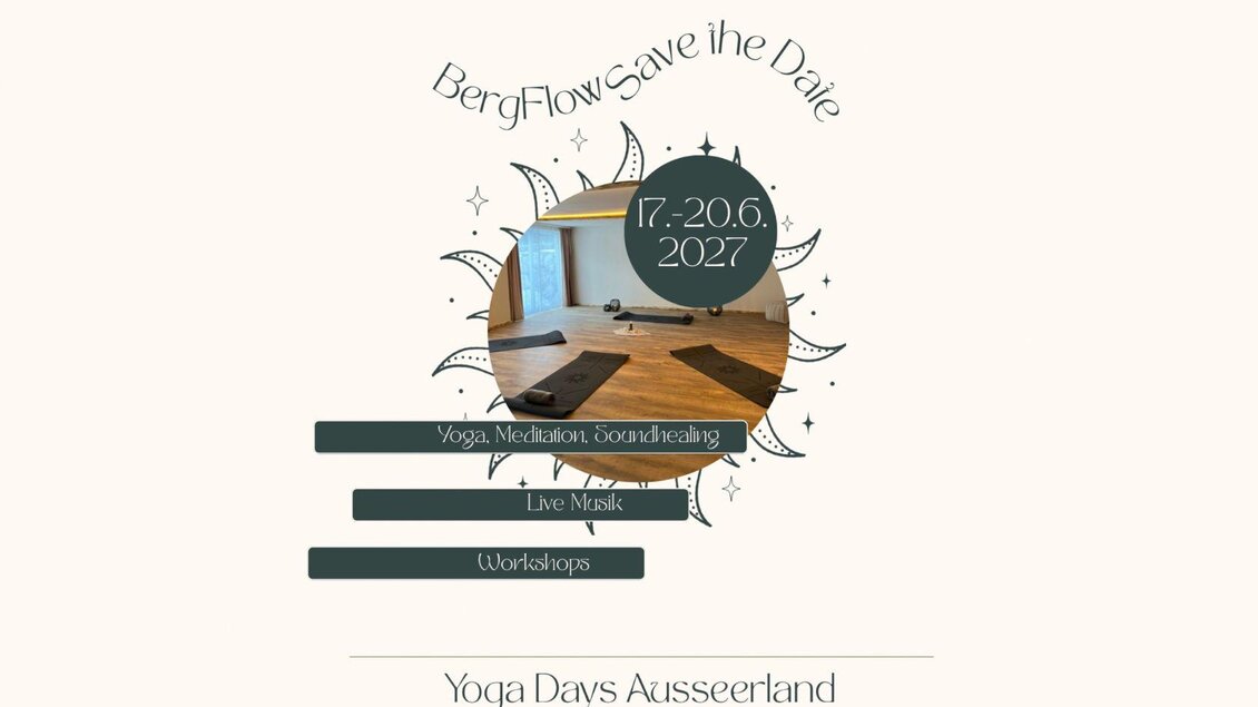 Das Plakat mit beigen Hintergrund beschreibt die Yoga Days Ausseerland von 17.-20.06.2027. In der Mitte befindet sich ein runder Bildausschnitt vom Yogaraum des Schutzhauses am hohen Campern. Blaue, gemalte Aktente runden den Flyer ab.  | © das Schutzhaus am hohen Campen, Bad Aussee