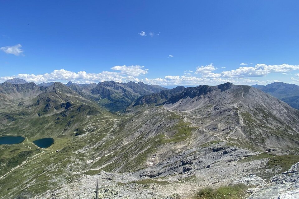 Panoramablick von der Lugauer Kalkspitze über die Schladminger Tauern. | © Sabine-Artmayr