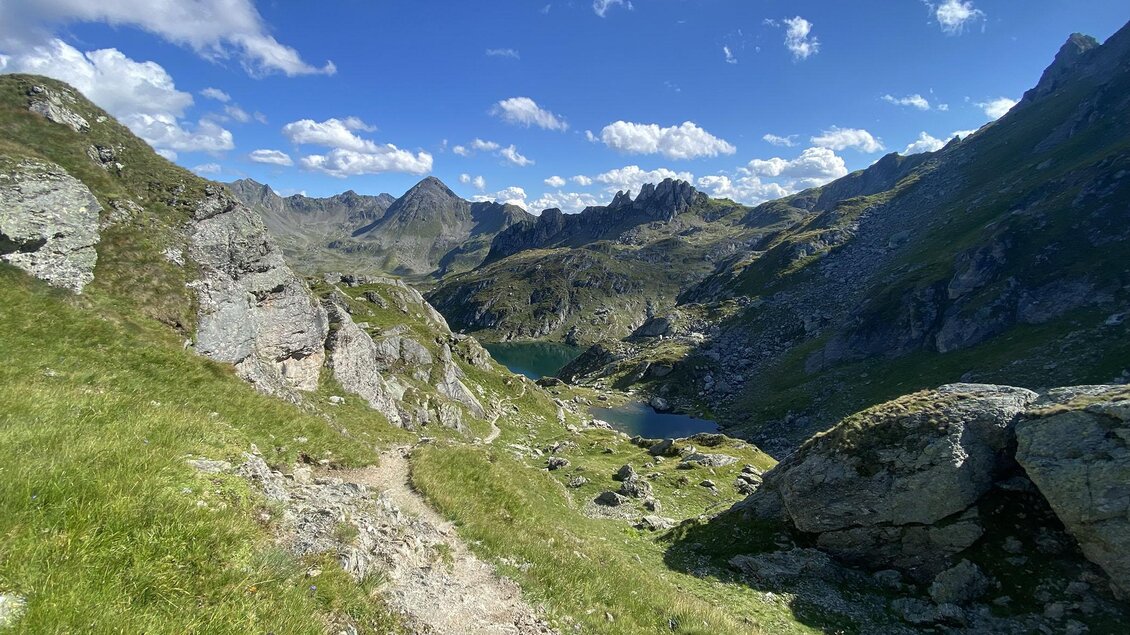 Höhenweg entlang malerischer Bergseen in den Schladminger Tauern. | © Sabine-Artmayr