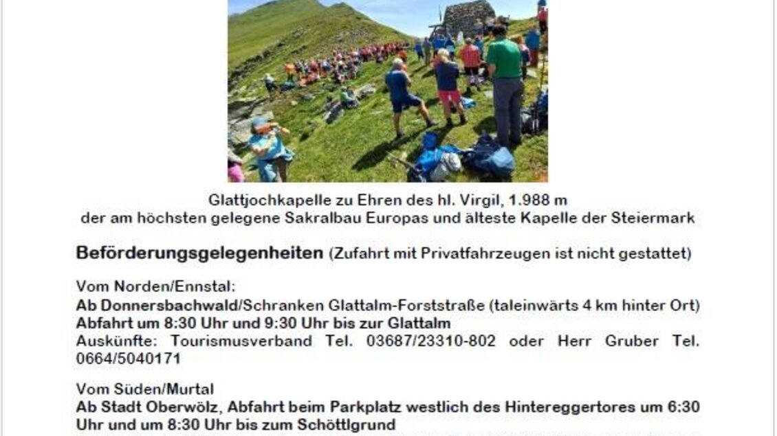 Plakat zur „28. Bergmesse am Glattjoch“ am Samstag, 27. Juni 2026, um 12 Uhr. In der Mitte ein Foto einer Bergmesse auf einem Berg mit vielen Menschen vor der Glattjochkapelle. Darunter Infos zur Anreise mit Shuttle oder Bus, Hinweise zum Aufstieg sowie Kontaktdaten des Veranstalters. | © Verein Kuratorium Glattjochkapelle