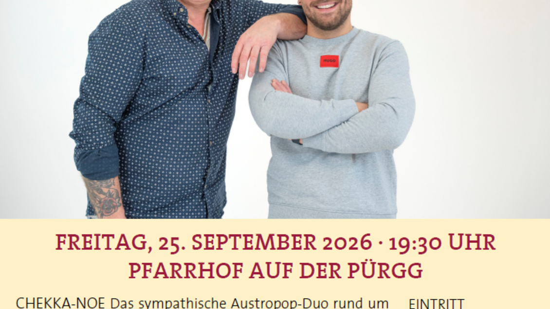 Das Bild zeigt zwei Männer, die lächeln und in lässiger Kleidung posieren. Sie sind Teil des Austropop-Duos "Chekka-Noe" und bewerben ein bevorstehendes Konzert. | © Verein Pürgg