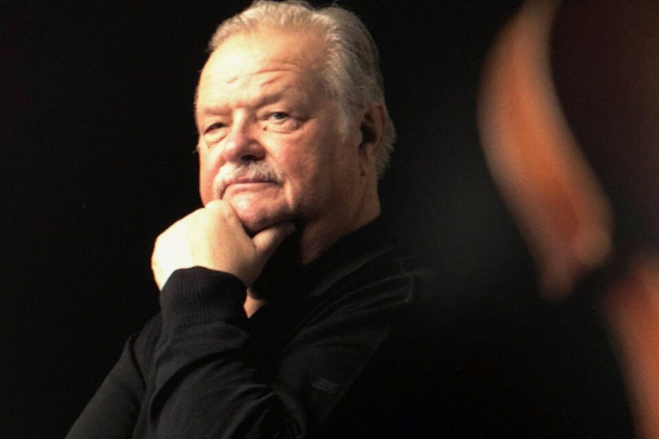 Burgschauspieler Gerhard Ernst mit einem nachdenklichen Ausdruck. Bei der Lesung im Literaturmseum Altaussee zeigt er sein Können. | © Literaturmuseum