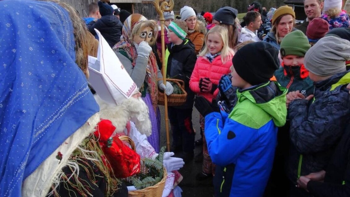 Kinder, Krampusse in Gößl, Grundlsee | © Johanna Rastl