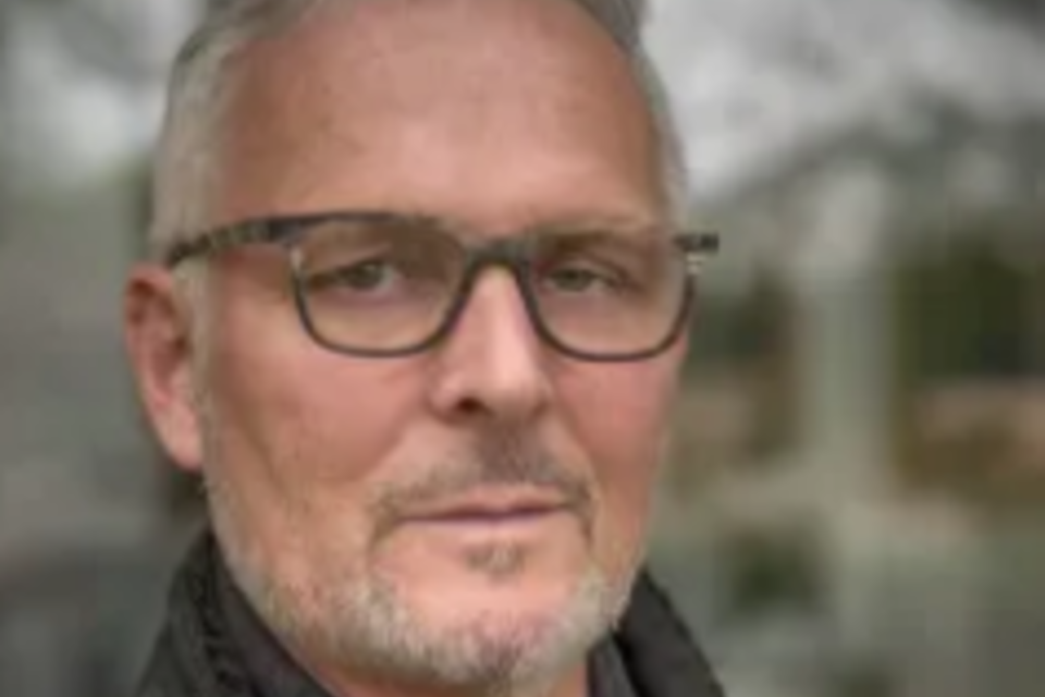 Porträt des österreichischen Filmemachers **Othmar Schmiderer**, Regisseur von „Elements of(f) Balance“. | © Jörg Burger