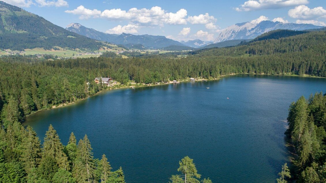Einen wunderschönen Blick auf den Ödensee aus der Vogelperspektive, mit Blickrichtung Bad Mitterndorf. | © TVB Ausseerland Salzkammergut/Karl Grieshofer