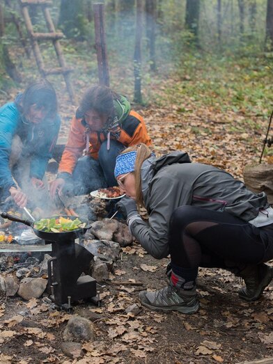Kochen im Wald beim Feriencamp | © Julia C. Pirkenau | © Julia C. Pirkenau