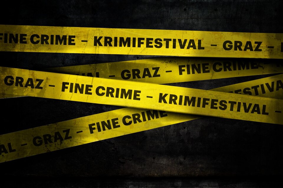 Gelbe Absperrbänder mit dem Text "FINE CRIME - KRIMIFESTIVAL - GRAZ". Die Bänder liegen über einem dunklen Hintergrund.