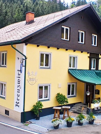 Außenansicht des Gasthaus Kreuzwirt in St. Kathrein am Offenegg | © Gasthaus Kreuzwirt