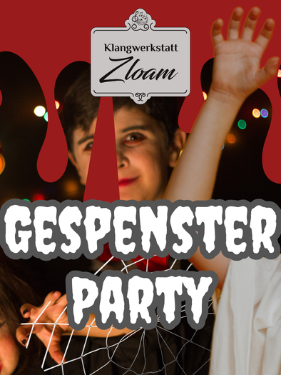 Eine gruselige Halloween-Party mit Kindern in Kostümen. Im Hintergrund leuchten bunte Lichter und ein Spinnennetz hängt dekorativ. | © www.zloam.at