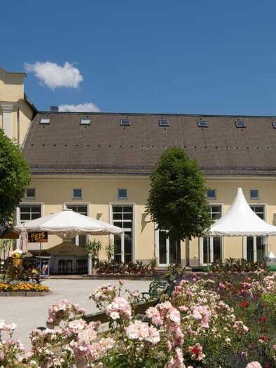 <p>Das Kur- und Congresshaus liegt im zentral gelegenem Kurpark in Bad Aussee. Es finden dort zahlreiche Veranstaltungen statt.</p> | © TVB Ausseerland Salzkammergut_Rastl