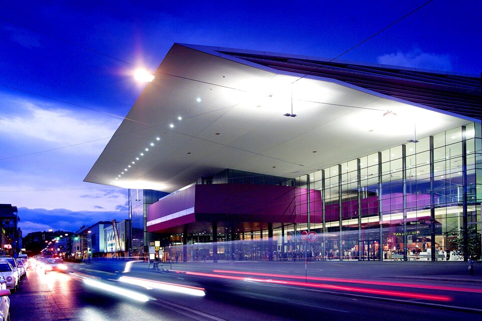 stadthalle-vordach-violet