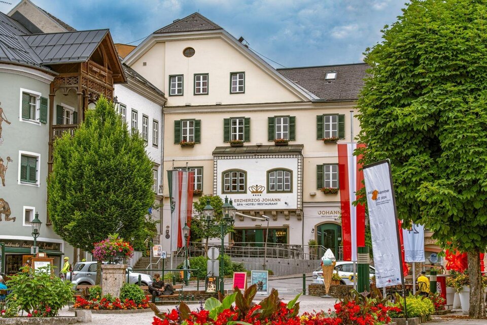 Ein Paar genießt einen besonderen Abend bei Kerzenlicht im Restaurant des SPA Hotel Erzherzog Johann in Bad Aussee.
 | © SPA Hotel Erzherzog Johann