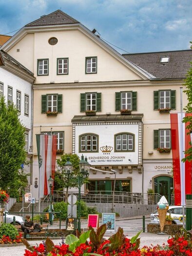 Ein Paar genießt einen besonderen Abend bei Kerzenlicht im Restaurant des SPA Hotel Erzherzog Johann in Bad Aussee.
 | © SPA Hotel Erzherzog Johann
