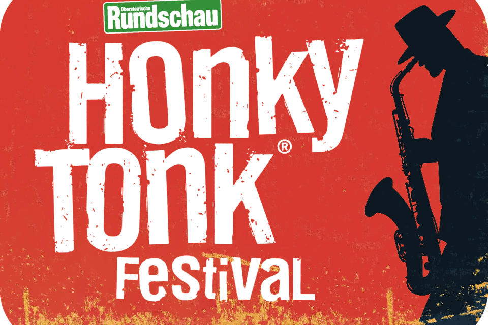 Ein Plakat für das Honky Tonk Festival. Es zeigt einen Saxophonspieler vor einem roten Hintergrund. | © Mema Medien Marketing GmbH