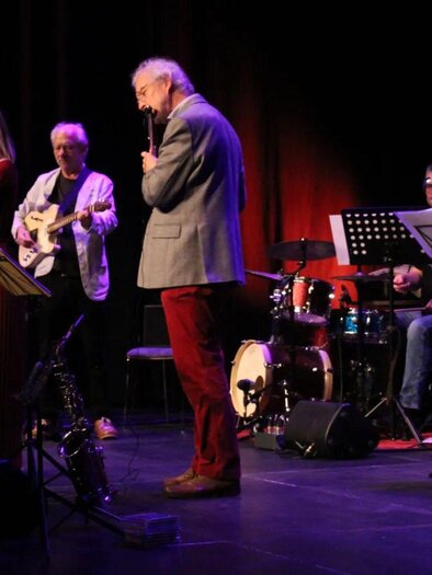 Jazzmed and La Paloma perform on the stage of the Kur- & Congresshaus in Bad Aussee at their charity concert for Lebenshilfe and the hospice in Ausseerland. | © JazzMed
