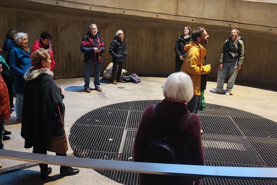 Eine kleine Gruppe trifft sich zum Jodeln in einer Tiefgaragen Etage, es ist ein besonderes Klangerlebnis in Graz.  | © STVLW