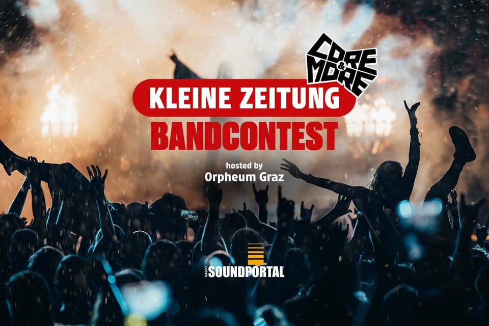 Eine große Menschenmenge feiert auf einem Konzert. Der Hintergrund ist mit bunten Lichtern und einer energiegeladenen Atmosphäre erfüllt. | © (c)kleine Zeitung
