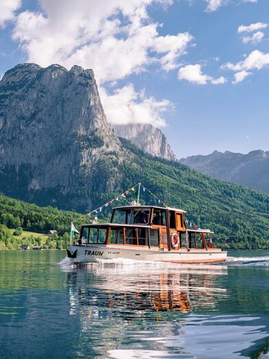 Boat trip Grundlsee, coffee | © Schifffahrt Grundlsee Toplitzsee | Schifffahrt Grundlsee Toplitzsee | © Schifffahrt Grundlsee Toplitzsee