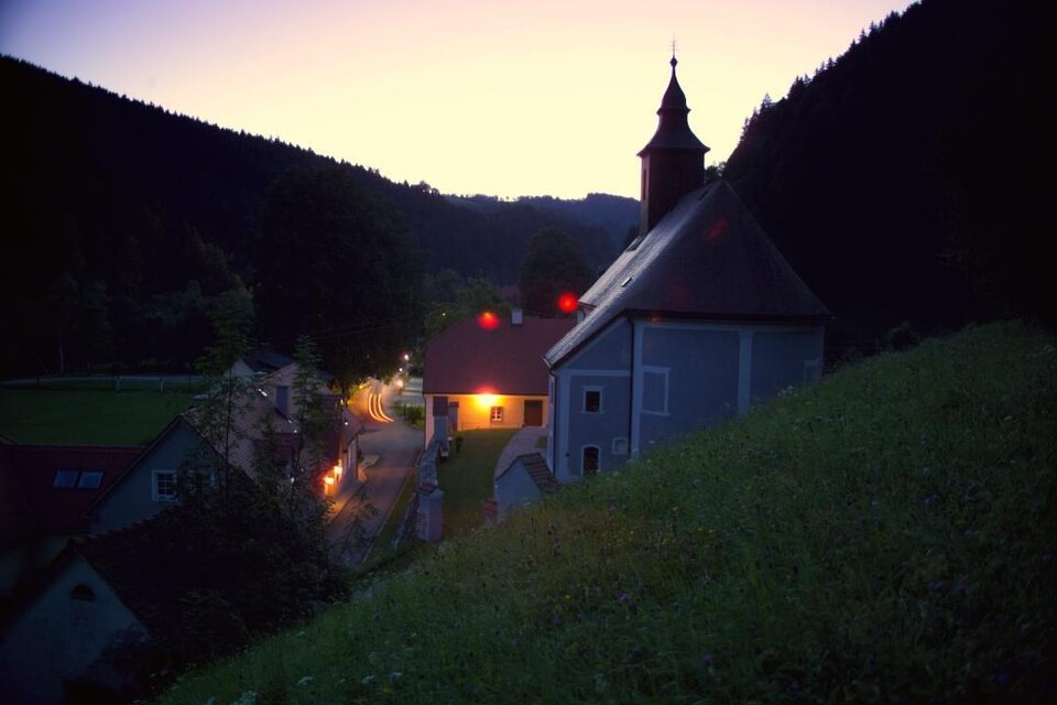 Pfarrkirche Arzberg in der Dämmerung | © Tourismusverband Oststeiermark