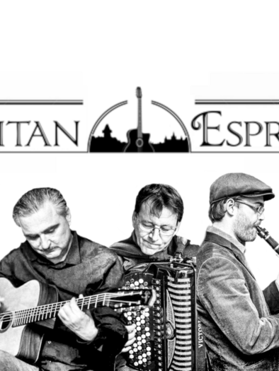 A group of musicians playing various instruments. In the background is the inscription "Gitan Esprit". | © csm_GitanEsprit