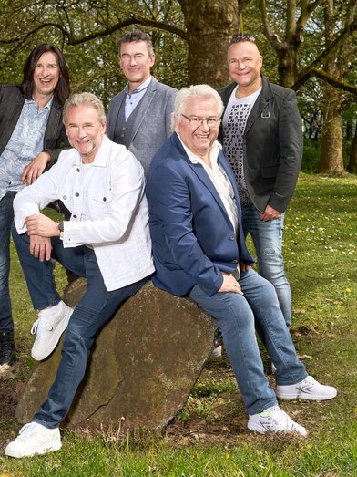 Die Nockis beim Pressefoto im Park | © Soulspaestudios | © Soulspaestudios