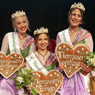Coronation evening daffodil sovereigns with gingerbread hearts | © www.narzissenfest.at-Sima