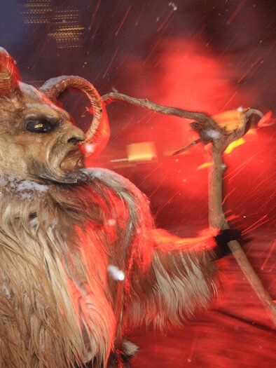 Krampus in fur costume and horn mask at a Krampus run in Windorf-Seiersberg | © Graz Tourismus-Harry Schiffer