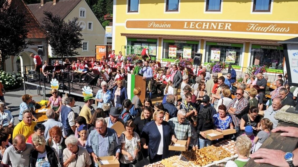 Menschenmenge_Krapfenkirtag_Oststeiermark | © Heinz Bayer