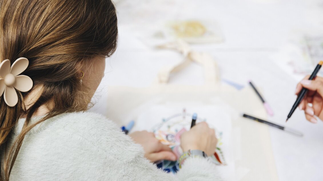 Künstlerin bei der Arbeit | © Franziska Freiwald