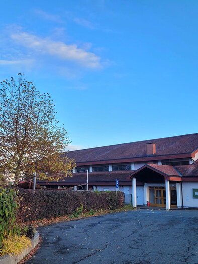Festhalle Stallhof mit großem Parkplatz | © TV Südsteiermark - Irene Löschnig