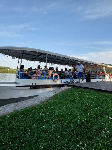 Literaturschiff am Stubenbergsee. | © Kunst und Kulturform Stubenberg