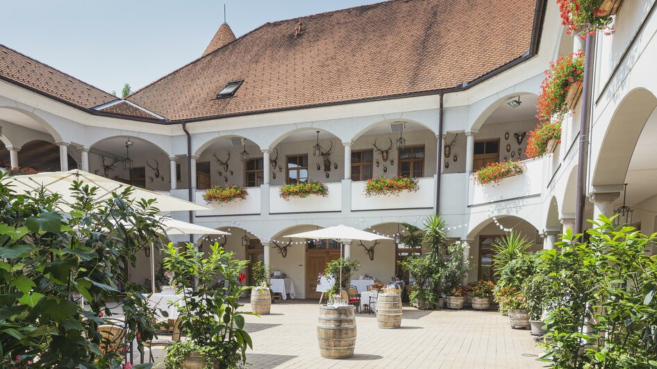 Innenhof Weinschloss Thaller