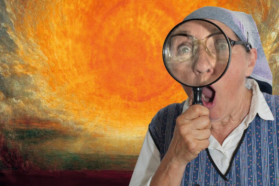 Humorvolle Inszenierung einer Frau mit Kopftuch, die mit einer großen Lupe neugierig in die Kamera blickt. Der farbenfrohe Hintergrund und der überraschte Gesichtsausdruck verleihen dem Motiv einen heiteren, kabarettistischen Charakter. Zu sehen in Straden. | © Astrid Reichhold
