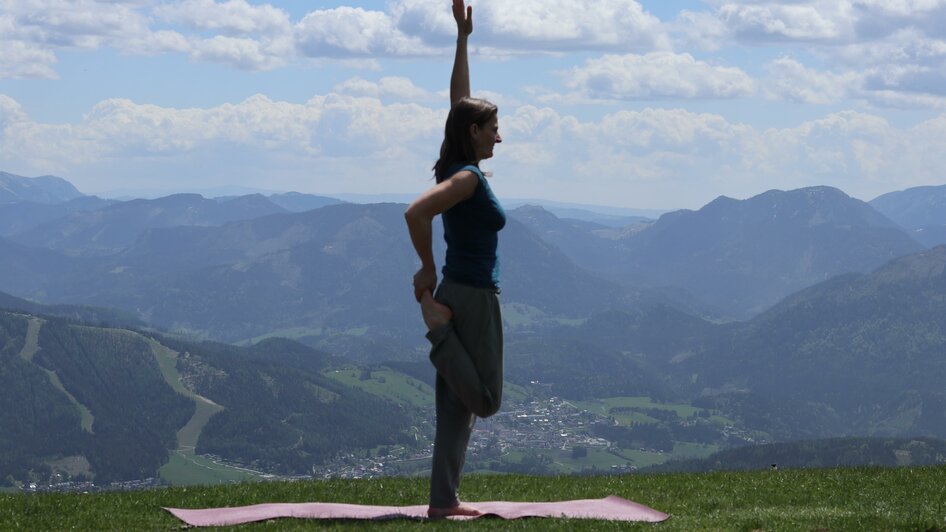 Yoga mit Aussicht auf der Gemeindealpe | © Bergbahnen Mitterbach
