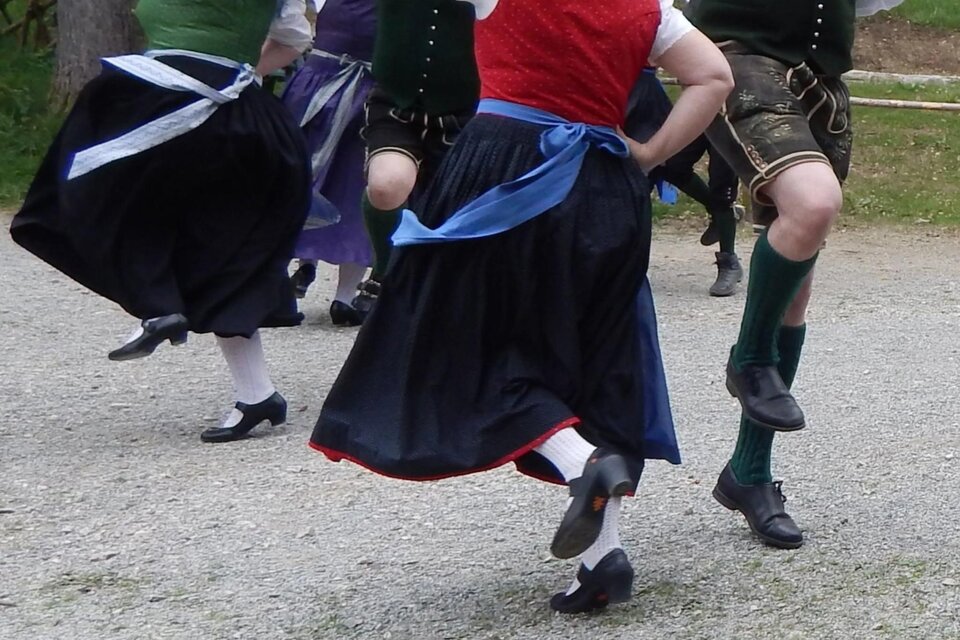 Tänzer in Tracht beim offenen Volkstanzen in Premstätten, Steiermark | © ARGE Volkstanz Steiermark