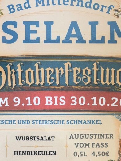 The poster of the Eselalm shows painted donkeys, a beer mug, and in an old-fashioned font one reads Oktoberfest weeks as well as examples of food and drinks. | © Eselalm