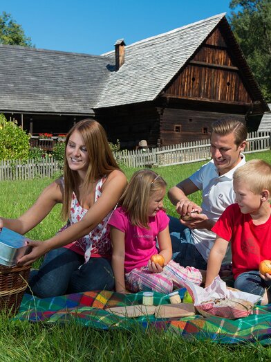 Picknick im Freilichtmuseum Stübing | © TV Region Graz-Harry Schiffer | Harry Schiffer | © TV Region Graz-Harry Schiffer