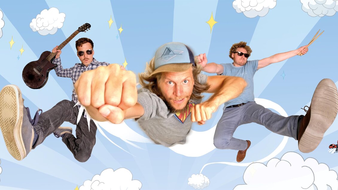 <p>Drei fliegende Musiker vor breit gestreifen hellblauen Hintergrund! Der rechte Musiker im Hintergrund hat eine Gitarre in der Hand, der mittlere macht eine Flugpose mit geballter Hand und der linke Musiker im Hintergrund hat zweit Drummer Stäbchen in der Hand.</p> | © mexer