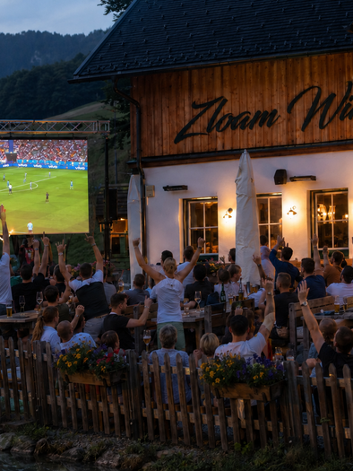 Public Viewing auf der Zloam Wirt Terrasse