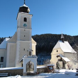 Zu sehen ist die Pfarrkirche Ratten im Winter. | © Gemeinde Ratten