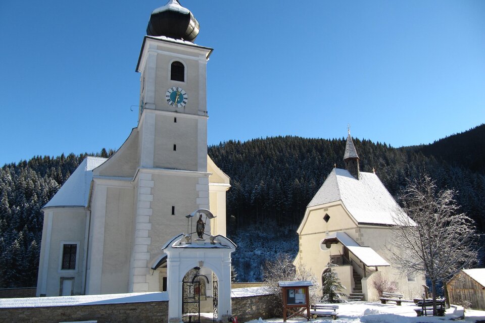 Zu sehen ist die Pfarrkirche Ratten im Winter. | © Gemeinde Ratten