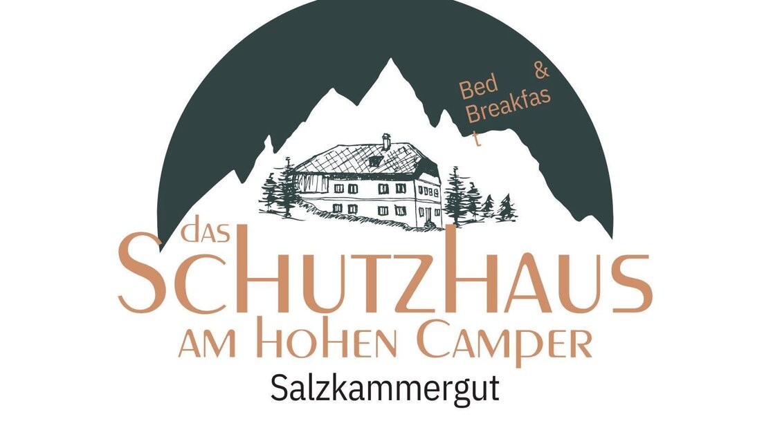 Ein Logo des Schutzhauses am Hohen Camper im Salzkammergut. Es zeigt eine stilisierte Berglandschaft mit einem Gebäude und dem Schriftzug „Bed & Breakfast“. | © Das Schutzhaus am hohen Camper