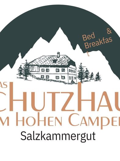 Ein Logo des Schutzhauses am Hohen Camper im Salzkammergut. Es zeigt eine stilisierte Berglandschaft mit einem Gebäude und dem Schriftzug „Bed & Breakfast“. | © Das Schutzhaus am hohen Camper